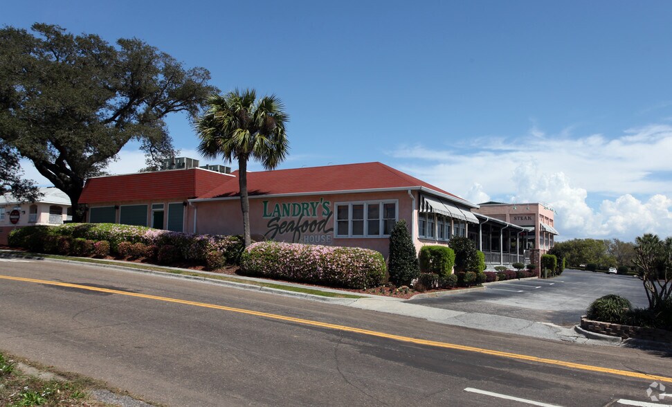 More Photos Of 905 E Gregory St, Pensacola Restaurant For Sale