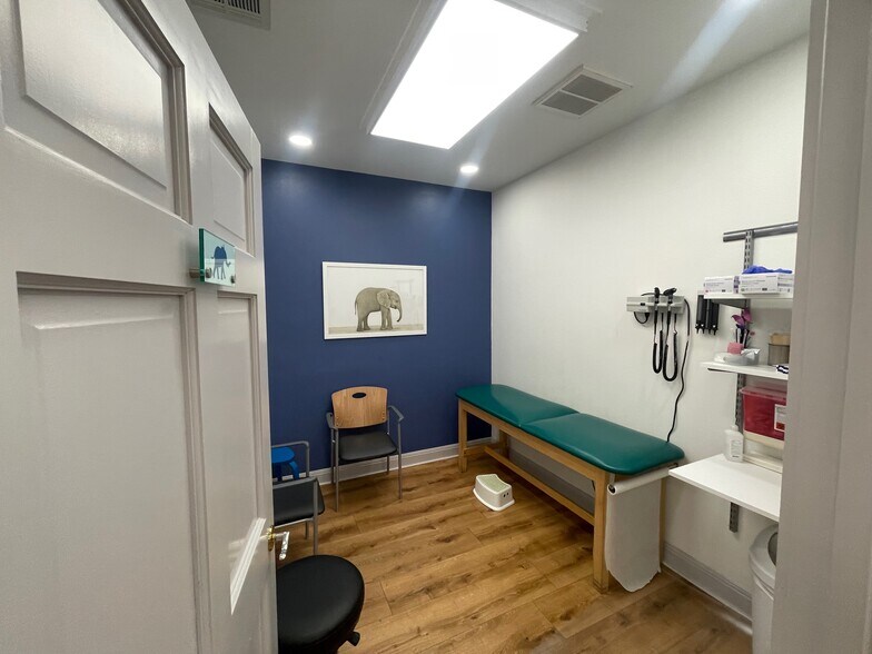 More Photos Of 1912 W 35th St, Austin Medical For Sale