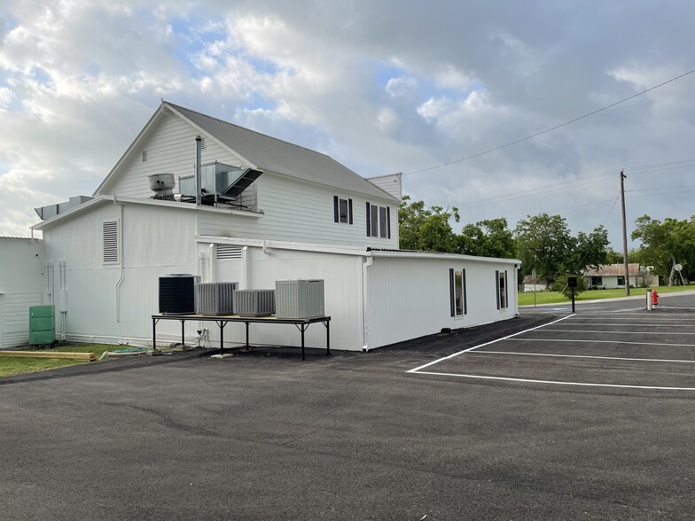 More Photos Of 101 Moore, Moulton Restaurant For Sale