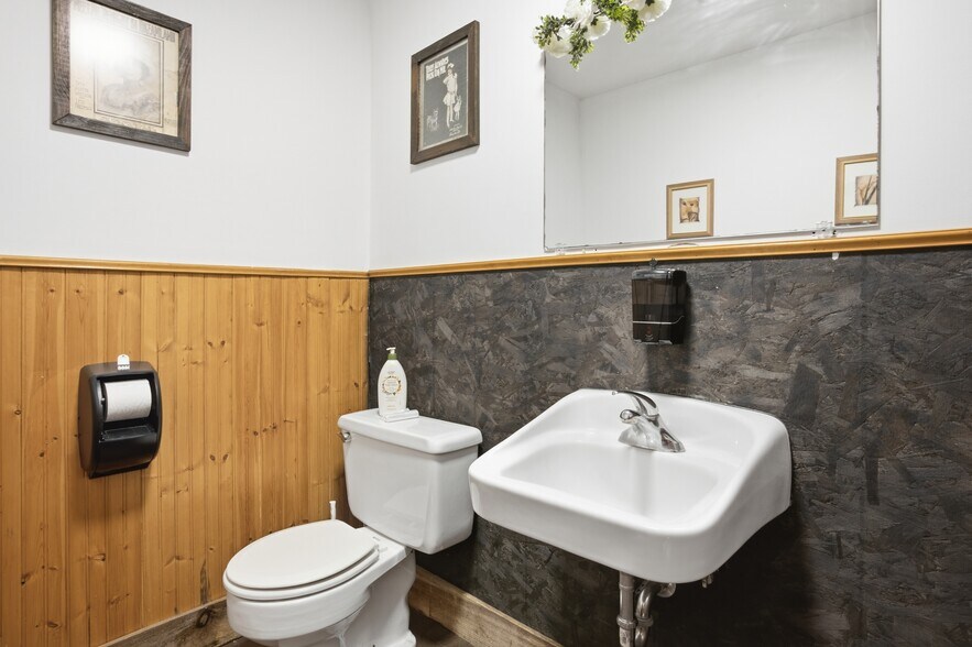 More Photos Of E13887 Highway DL, Merrimac Specialty For Sale