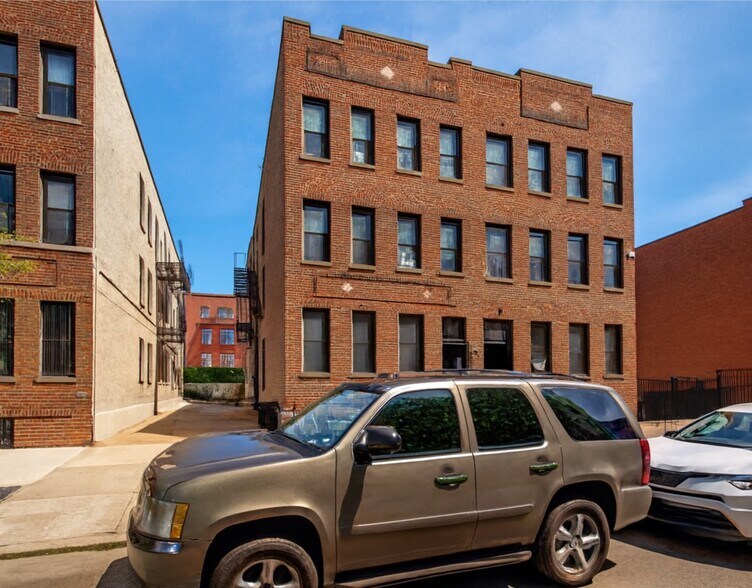 Primary Photo Of 4715 47th St, Woodside Apartments For Sale