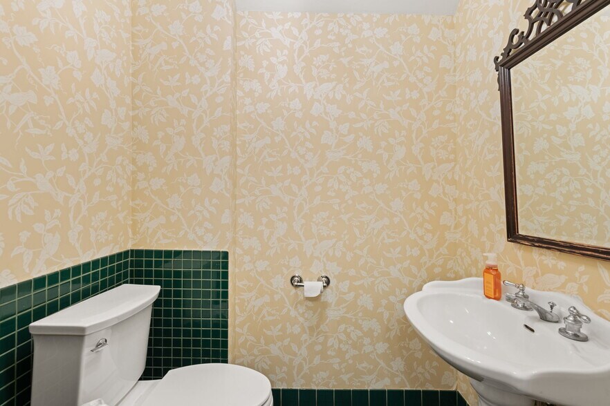 More Photos Of 503 W Palm Dr, Placentia Office Residential For Lease