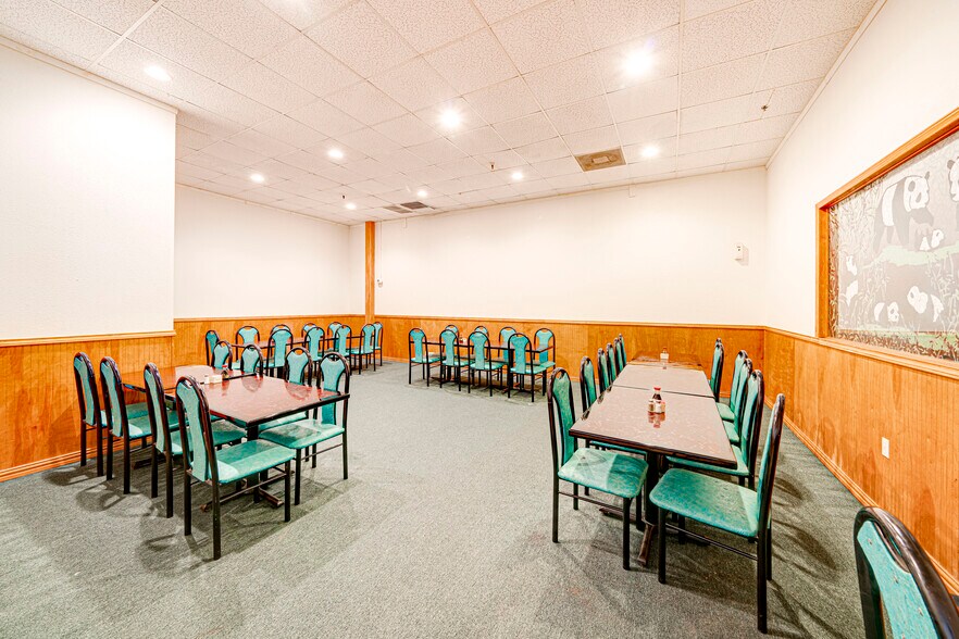 More Photos Of 1400 W Moore Ave, Terrell Restaurant For Sale