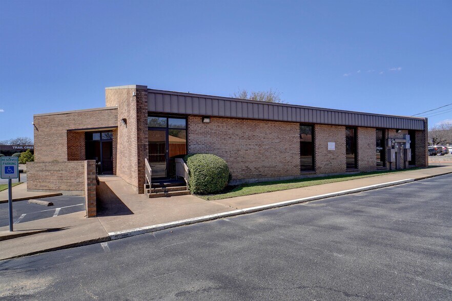 More Photos Of 425 Westpark Way, Euless Office For Sale