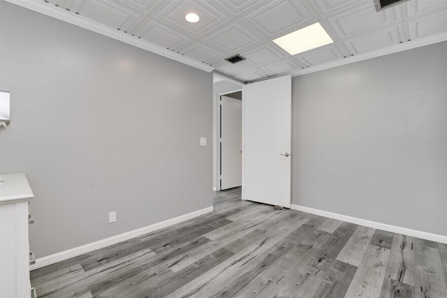 More Photos Of 4116-4120 W Point Loma Blvd, San Diego Medical For Lease