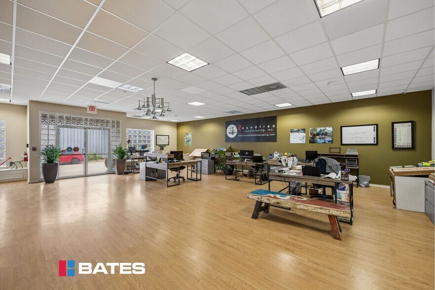More Photos Of 4819 Vicksburg St, Dallas Showroom For Sale