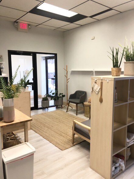 More Photos Of 4180 W Broadway Ave, Robbinsdale Storefront Retail Office For Lease