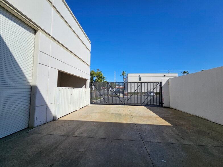 More Photos Of 7530 Jurupa Ave, Riverside Warehouse For Lease