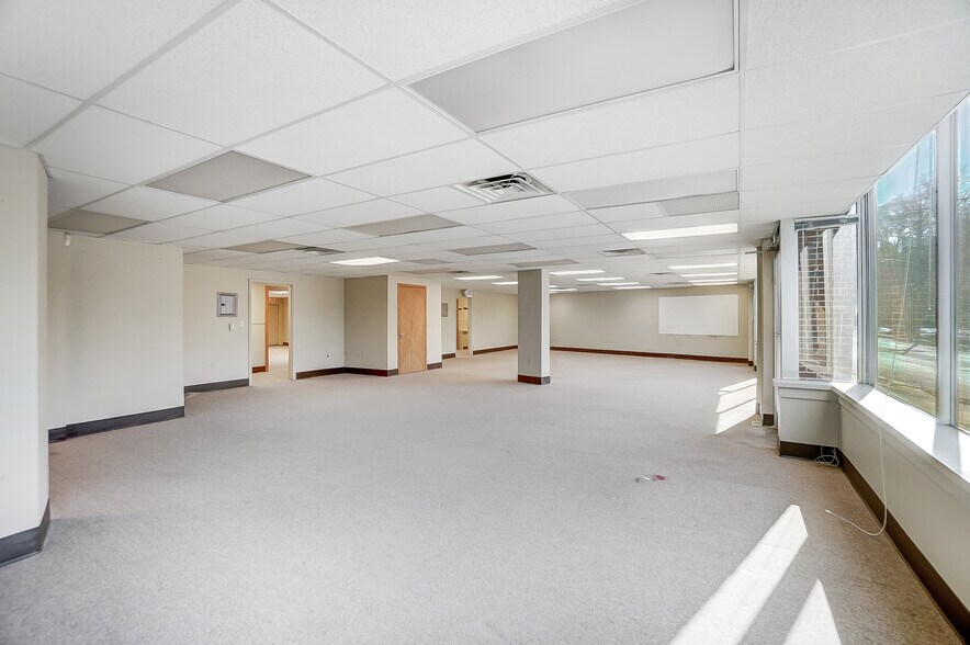 More Photos Of 3925-3927 Brotherton Rd, Cincinnati Office For Sale