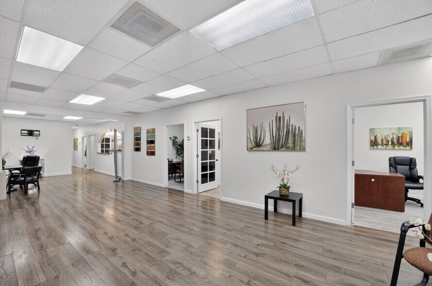 More Photos Of 2920 N 24th Ave, Phoenix Office For Sale