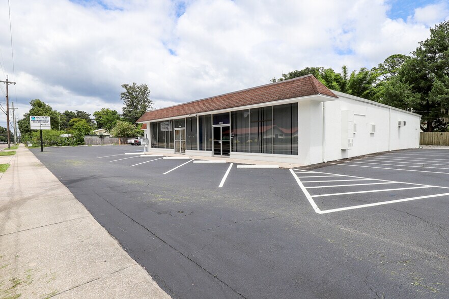 More Photos Of 2803 NW 6th St, Gainesville Freestanding For Lease