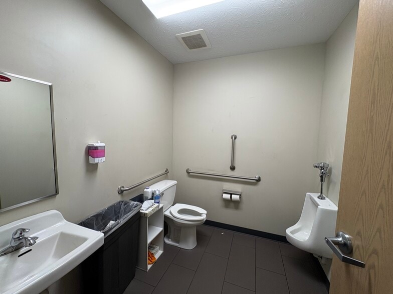 More Photos Of 2306 IFCU way, Lafayette Auto Dealership For Sale