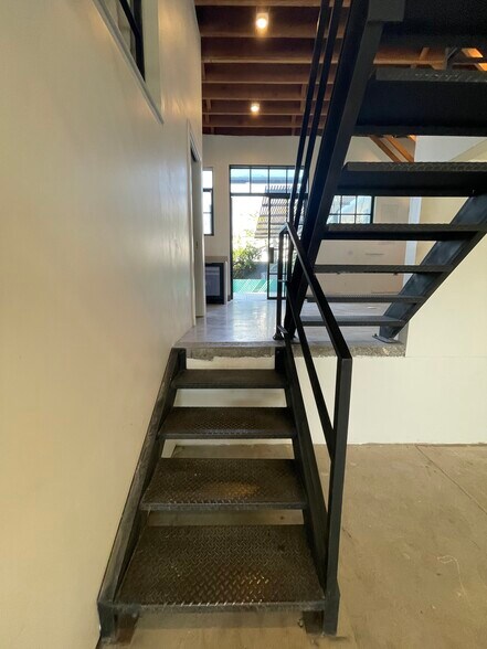 More Photos Of 5005 W Washington Blvd, Los Angeles Storefront Retail Residential For Lease