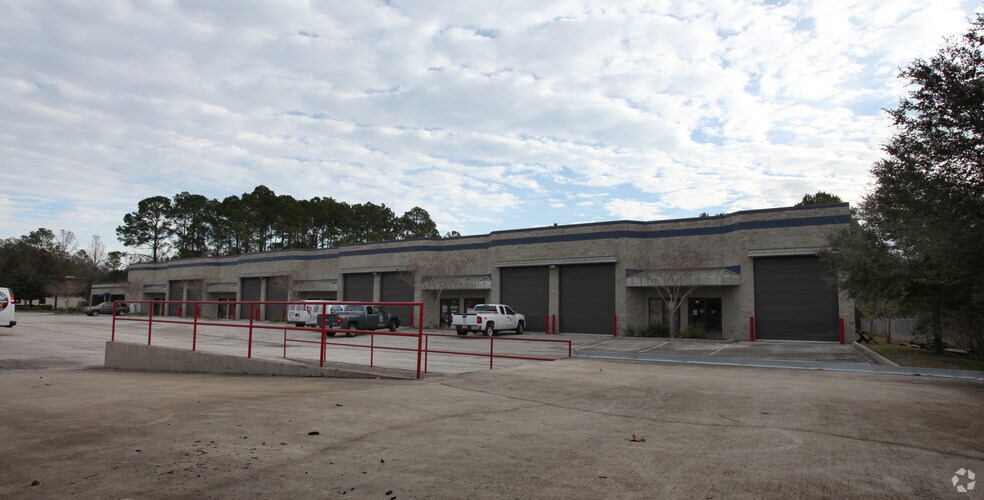 More Photos Of 6970 Business Park Blvd, Jacksonville Warehouse For Lease