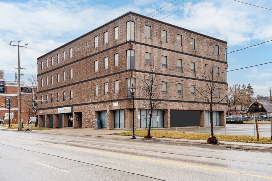 More Photos Of 100 Colborne St, Orillia Medical For Sale