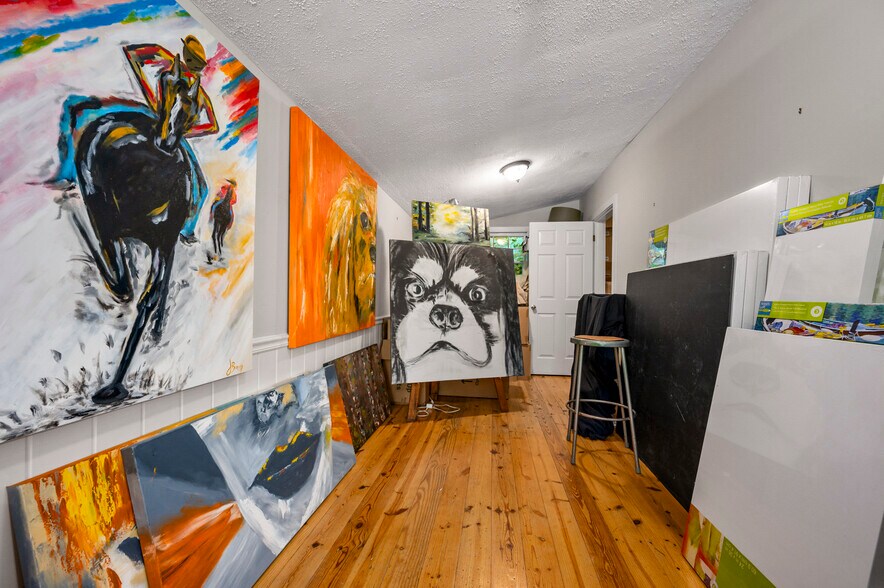 More Photos Of 172 Main st, Saluda Showroom For Sale