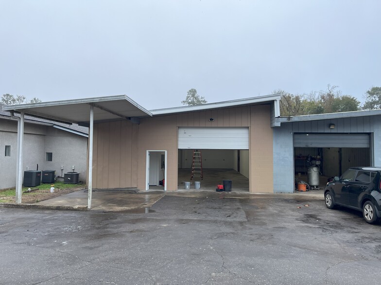 Primary Photo Of 7441 Silver Lake Ter, Jacksonville Warehouse For Lease