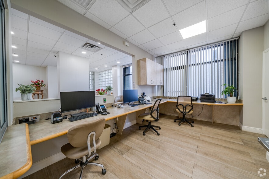 More Photos Of 5975 Sunset Dr, Miami Medical For Sale