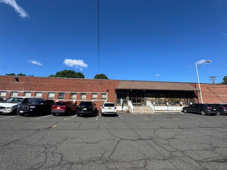 More Photos Of 435 N Midland Ave, Saddle Brook Industrial For Lease