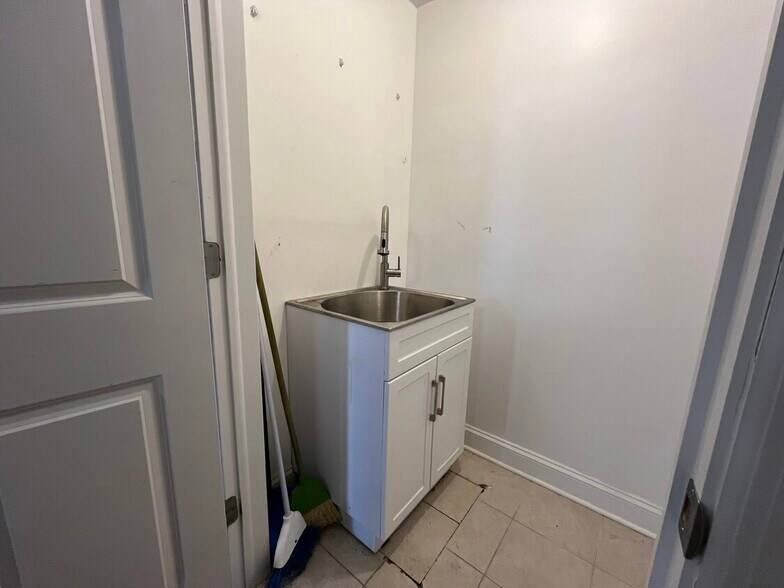 More Photos Of 1447-1455 W Irving Park Rd, Chicago Apartments For Lease