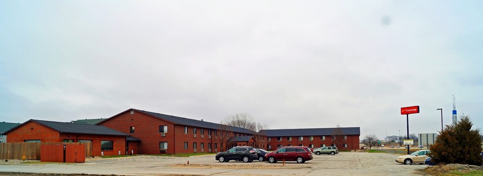 More Photos Of 2600 SE 16th St, Ames Hotel For Sale