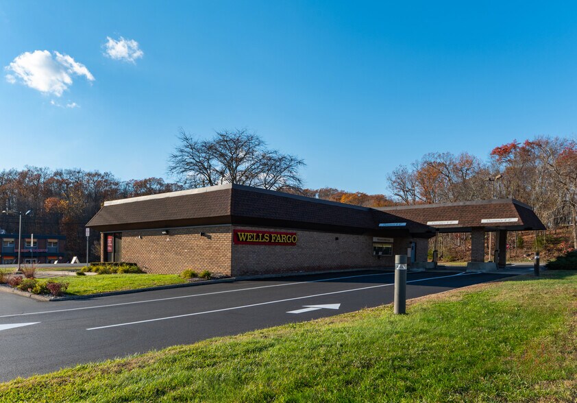 More Photos Of 130 Skyline Dr, Ringwood Unknown For Lease