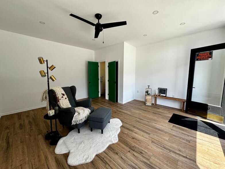 More Photos Of 20 W Side Sq, Macomb General Retail For Sale