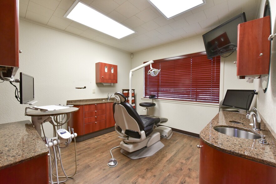 More Photos Of 602 N Gray St, Caldwell Medical For Sale