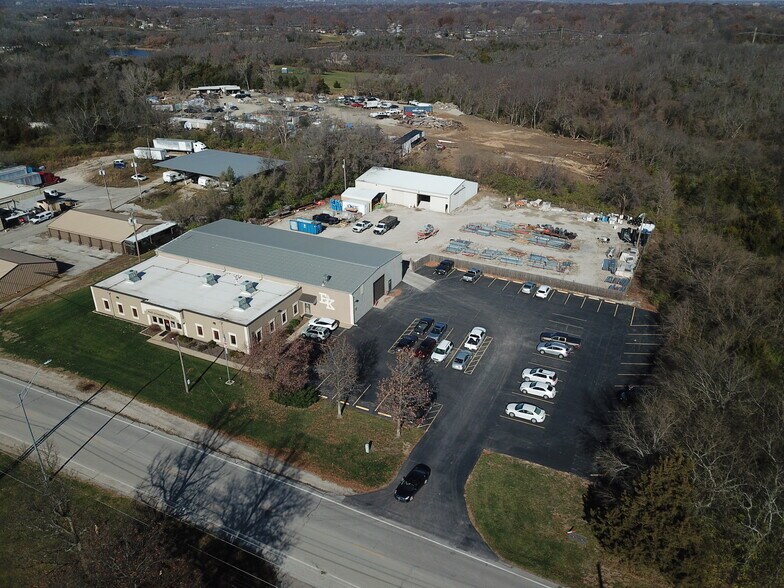 More Photos Of 4600 E Martha Truman Rd, Grandview Warehouse For Lease