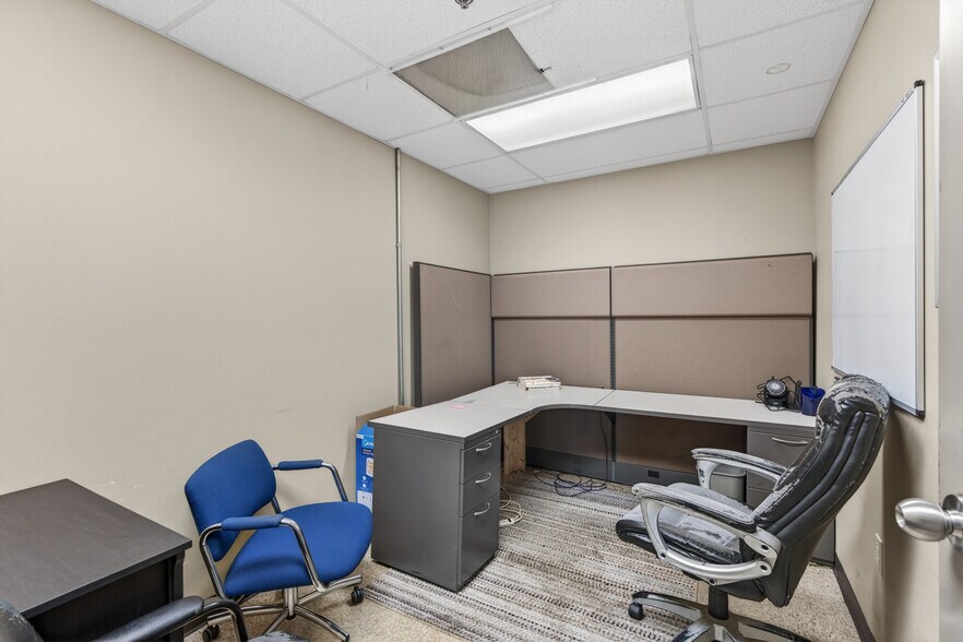 More Photos Of 310 Pennington Dr, Paris Manufacturing For Sale