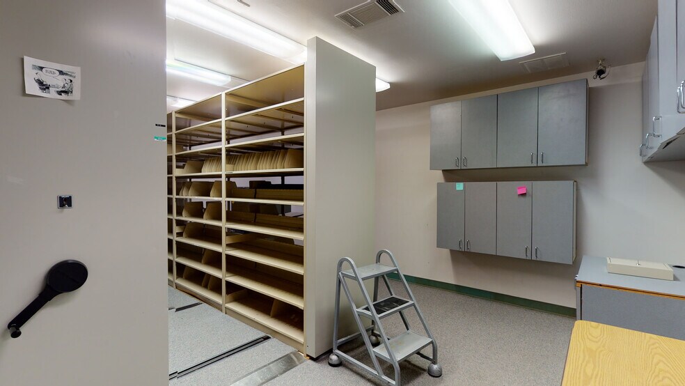 More Photos Of 4101 Clinton Dr, Houston Bank For Lease