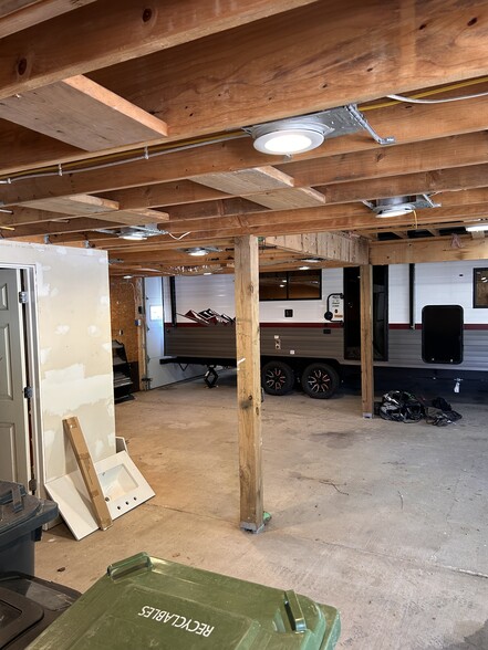 More Photos Of 411 Fairchance Rd, Morgantown Flex For Lease