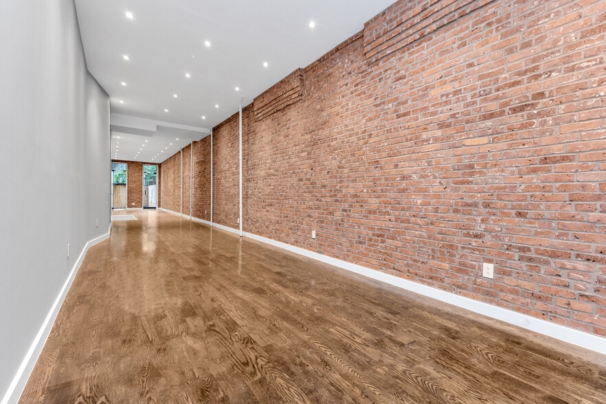 More Photos Of 113 Christopher St, New York Apartments For Lease
