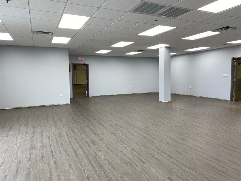 More Photos Of 2200 4th Ave, Seymour Manufacturing For Lease