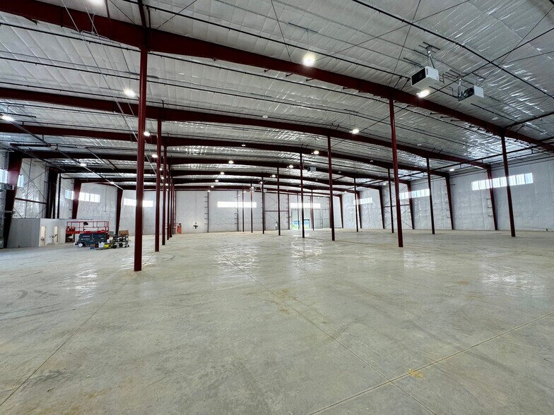 More Photos Of 2130 Dividend Dr, Columbus Warehouse For Lease