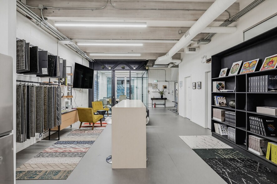 More Photos Of 118 8th Av W, Vancouver Flex For Lease