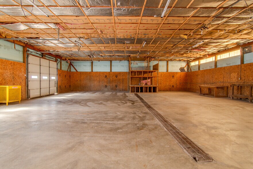 More Photos Of 5087 N Michigan Rd, Saginaw Flex For Sale