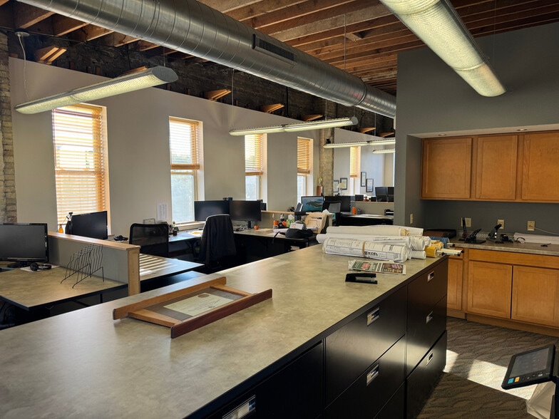 More Photos Of 1135A Michigan Ave, Sheboygan Office For Sale