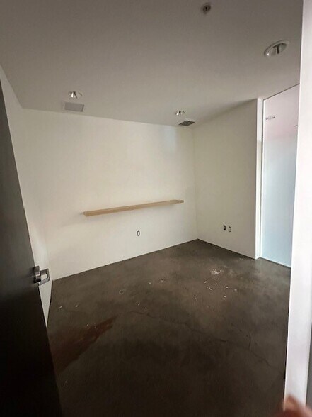 More Photos Of 1657-1669 12th St, Santa Monica Manufacturing For Lease