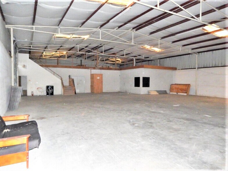 More Photos Of 3700 N Stewart Rd, Mission Warehouse For Lease