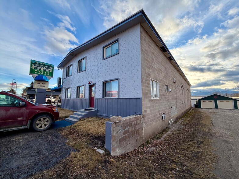 More Photos Of 210 N Main St, Deer Lodge Hotel For Sale