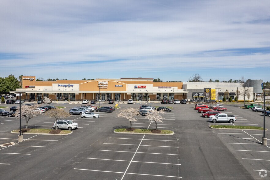 More Photos Of 4350 Pouncey Tract Rd, Glen Allen General Retail For Lease