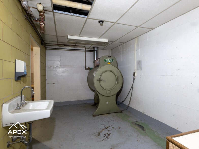 More Photos Of 1233 Uinta St, Evanston Office For Sale