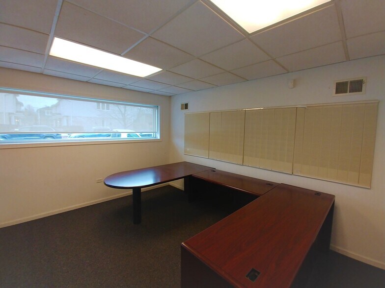 More Photos Of 10448 Kedzie, Chicago Office For Sale