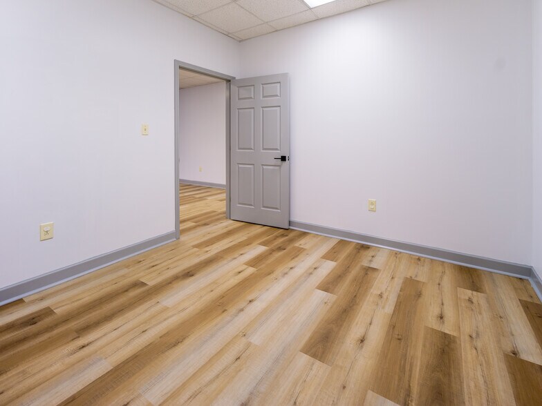 More Photos Of 621-625 Huntsman Ct, Gastonia Medical For Lease