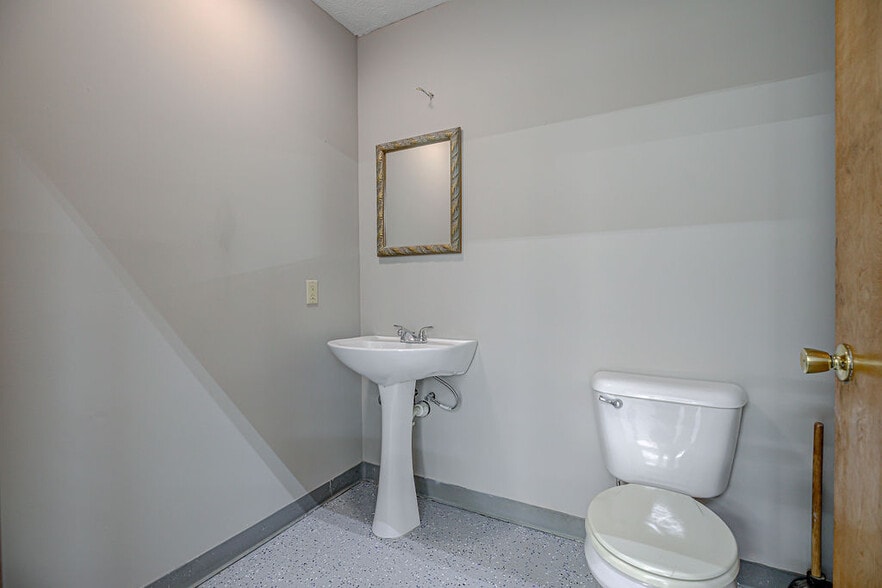 More Photos Of 4420 S Dixie Hwy, Franklin Office For Sale