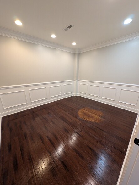 More Photos Of 1317 Cedar Lane Rd, Greenville Light Manufacturing For Lease