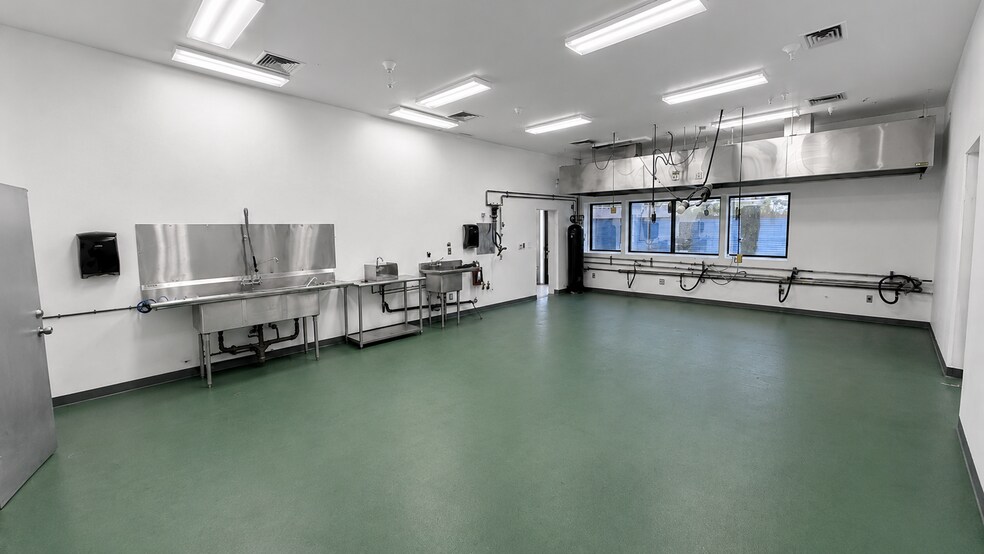 More Photos Of 15911 Arminta St, Van Nuys Manufacturing For Sale