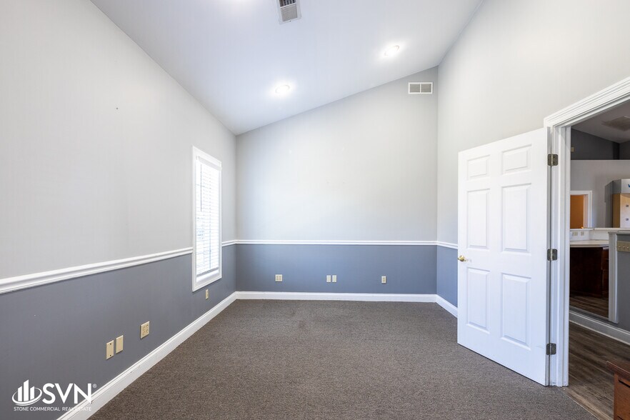 More Photos Of 2740 E County Road 900 S, Cloverdale Convenience Store For Lease