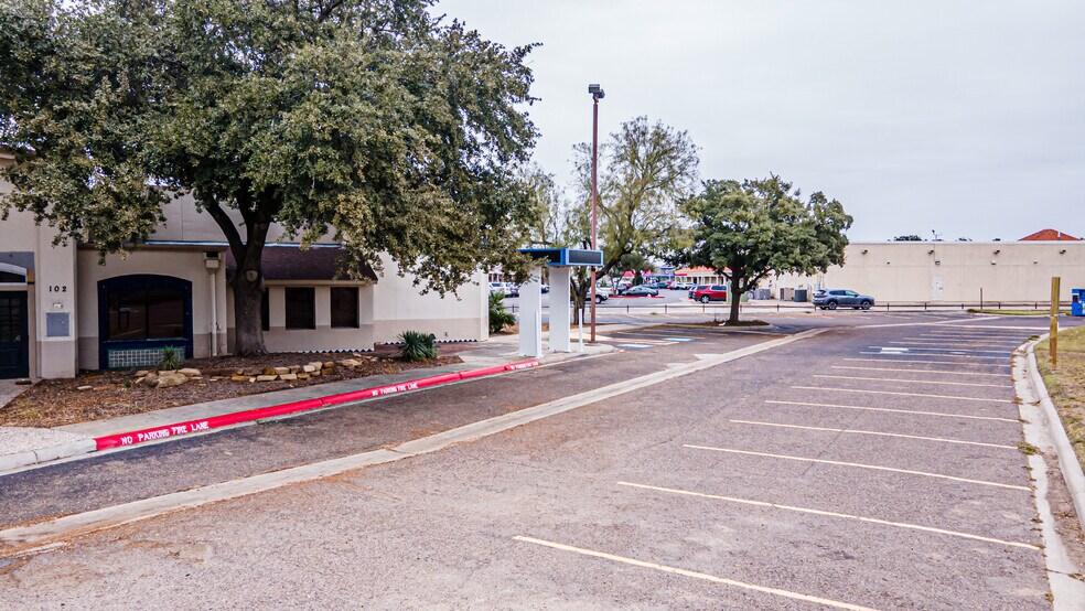 More Photos Of 102 Del Ct, Laredo Office For Lease